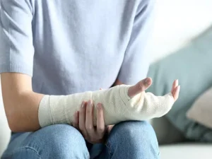 شکستن مچ دست